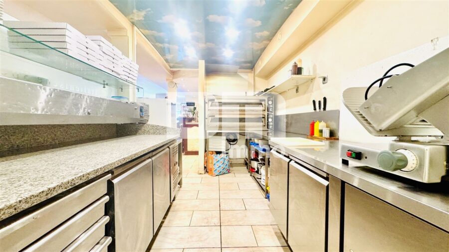 Wohn Gewerbe Ensemble mit 6 neuwertigen Apartments + Restaurant in Traumlage - EG Pizzaküche vollausgestattet